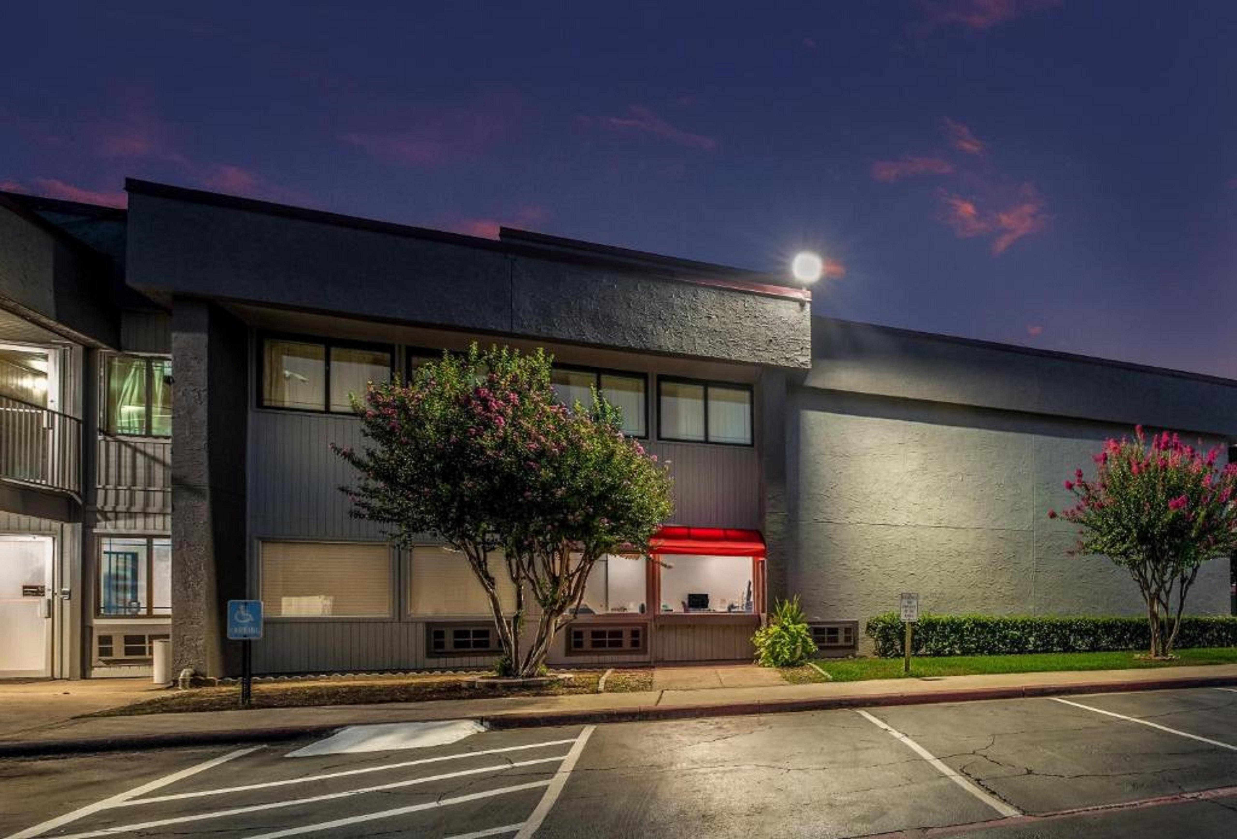 Red Roof Inn Lewisville Zewnętrze zdjęcie